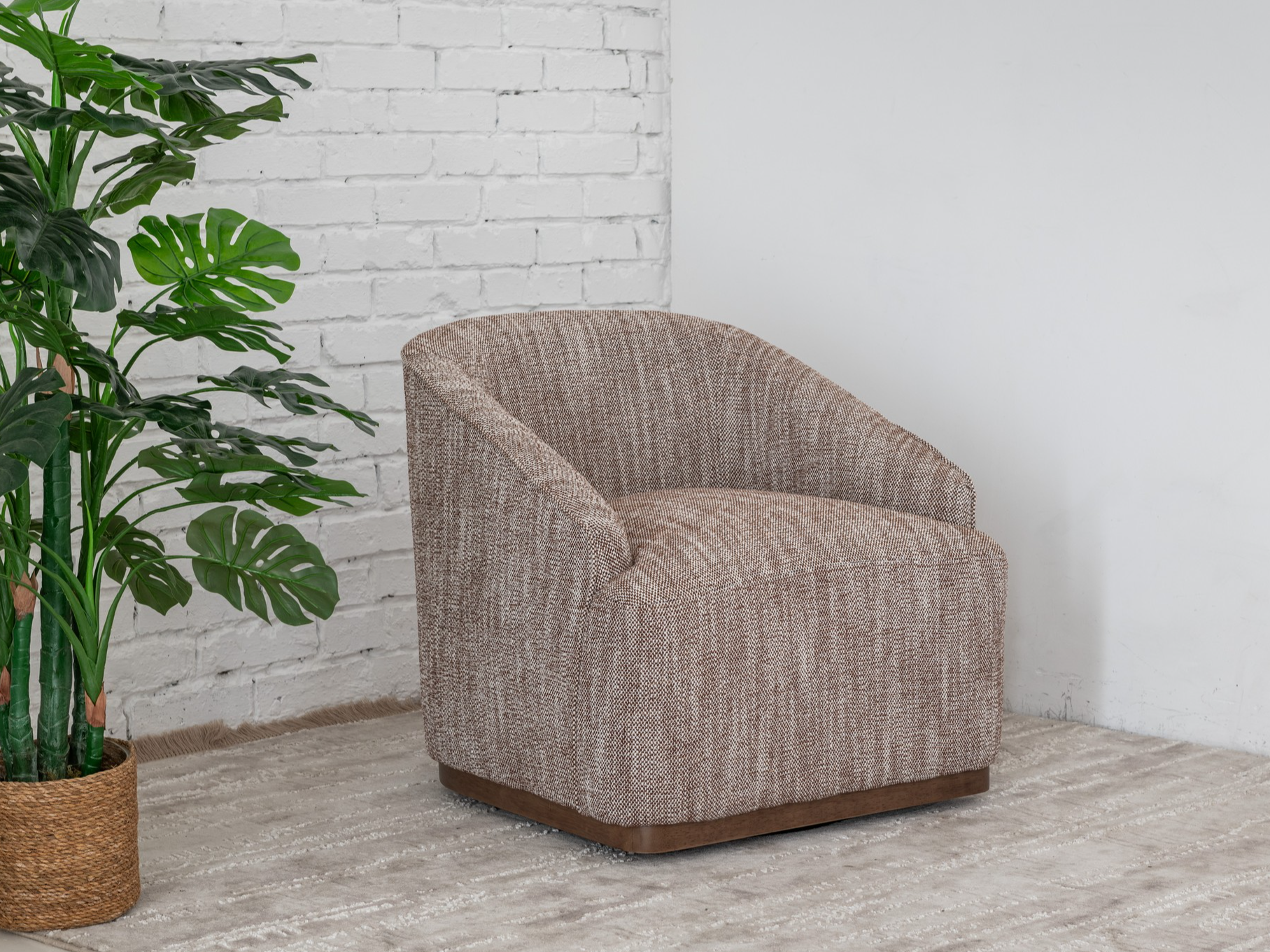 Зображення з  Поворотне крісло "Тіволі" теплий каштан